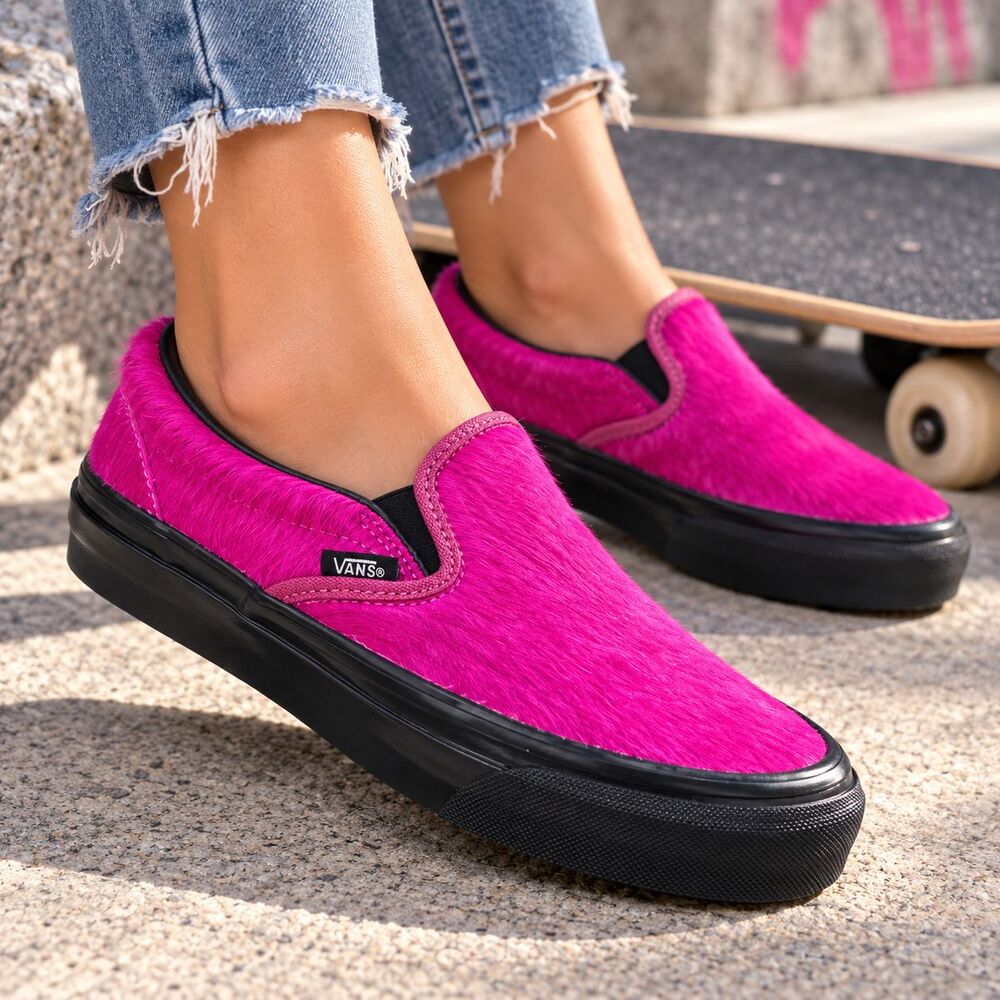 Vans Classic Slip On Shoes Womens Size 7 Pink Faux Fur Low Top Skate Sneakers